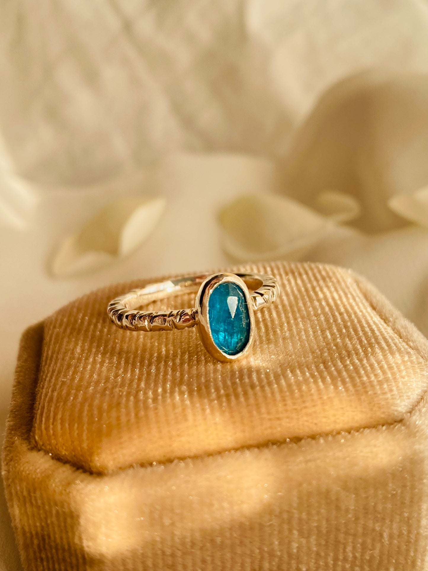 ANILLO REFLEJOS CELESTIALES APATITA