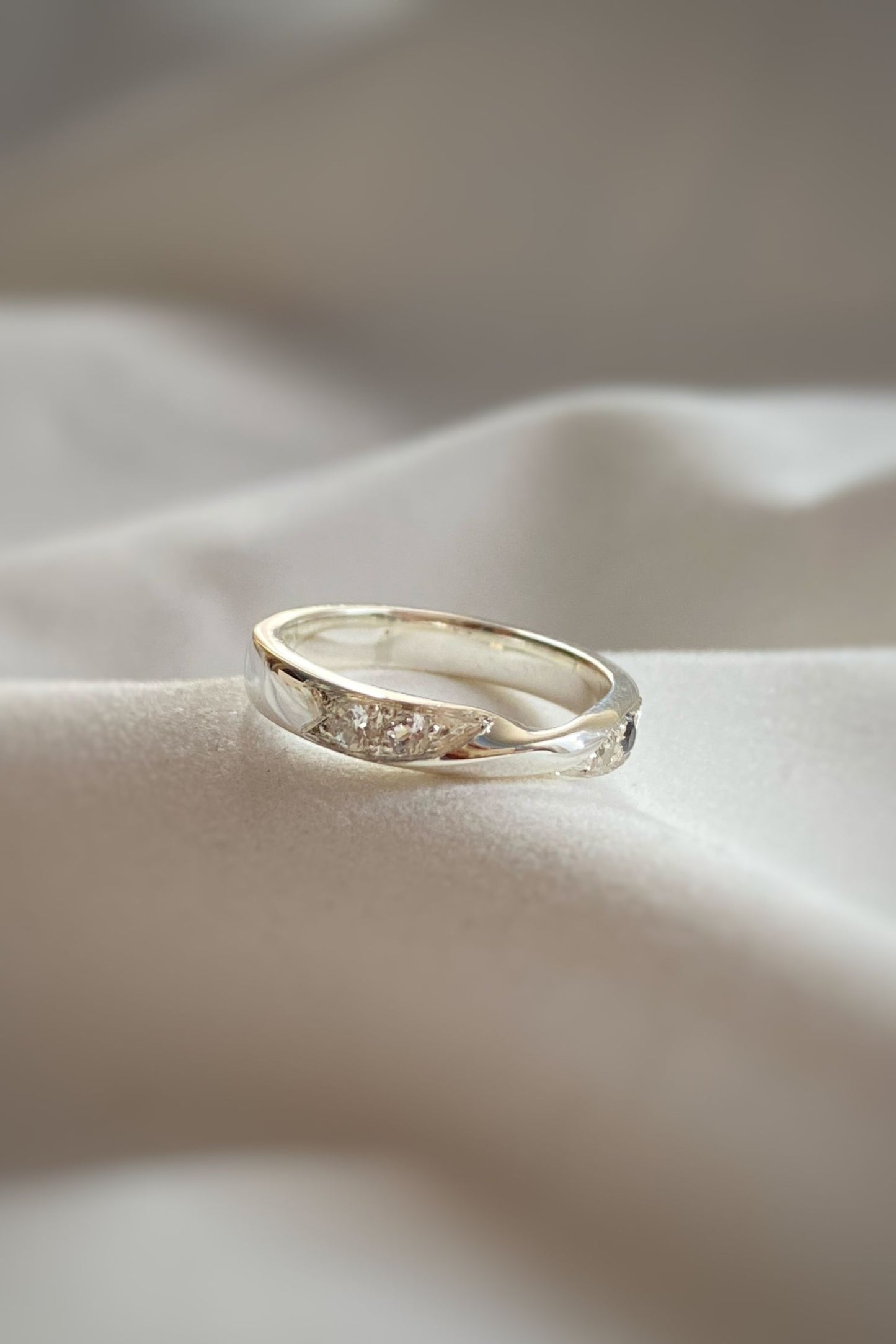 Anillo Twist Doble Aura Topacios