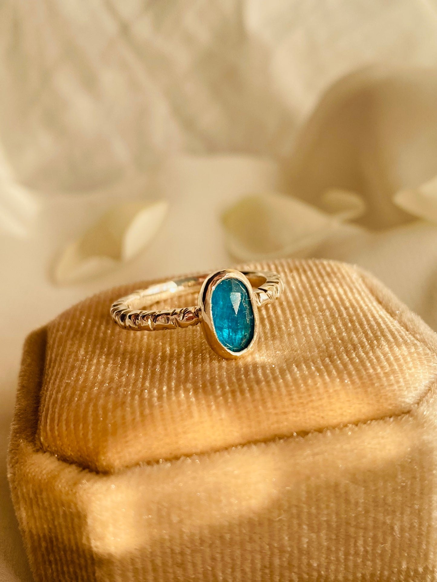 ANILLO REFLEJOS CELESTIALES APATITA