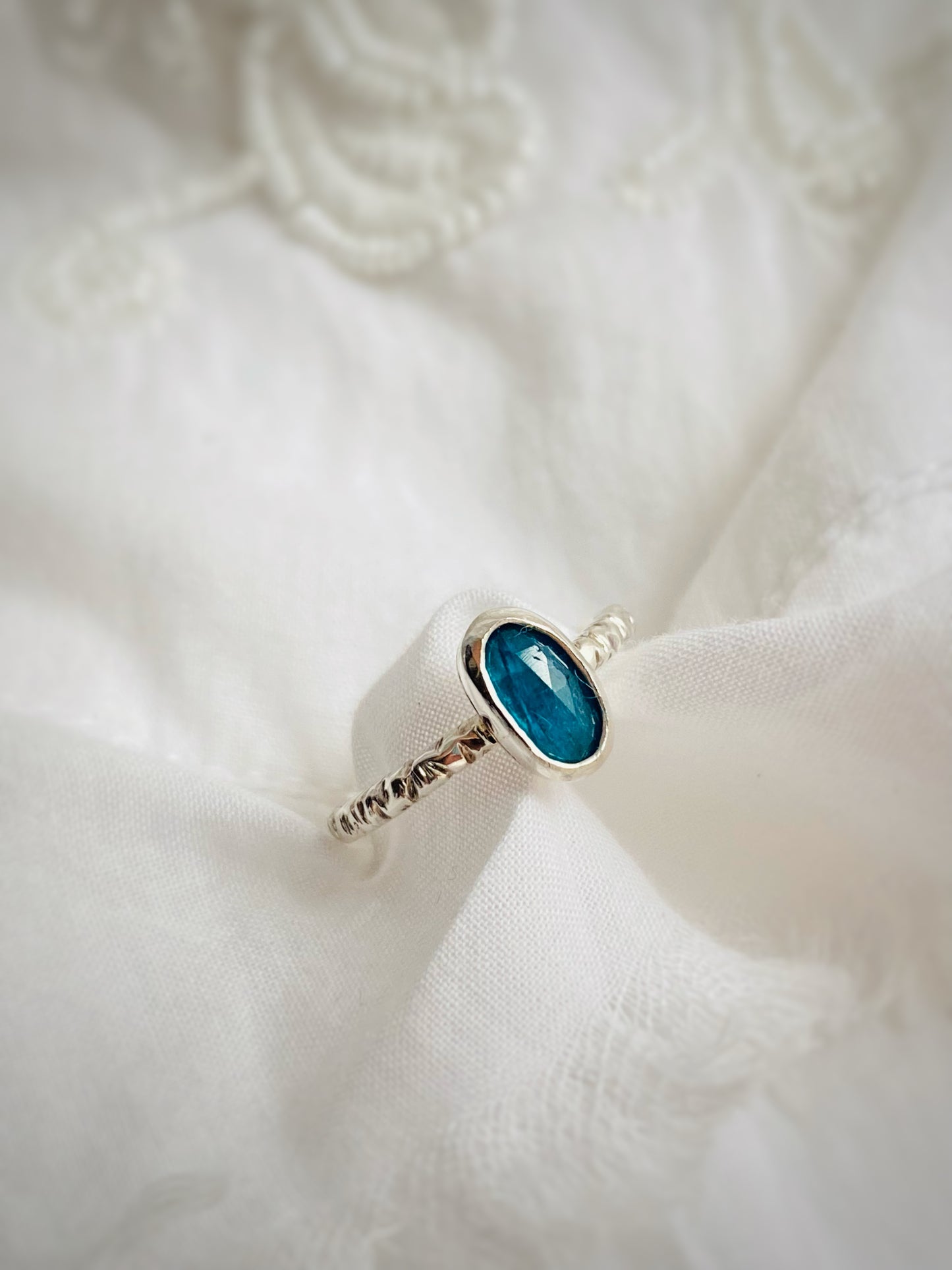ANILLO REFLEJOS CELESTIALES APATITA