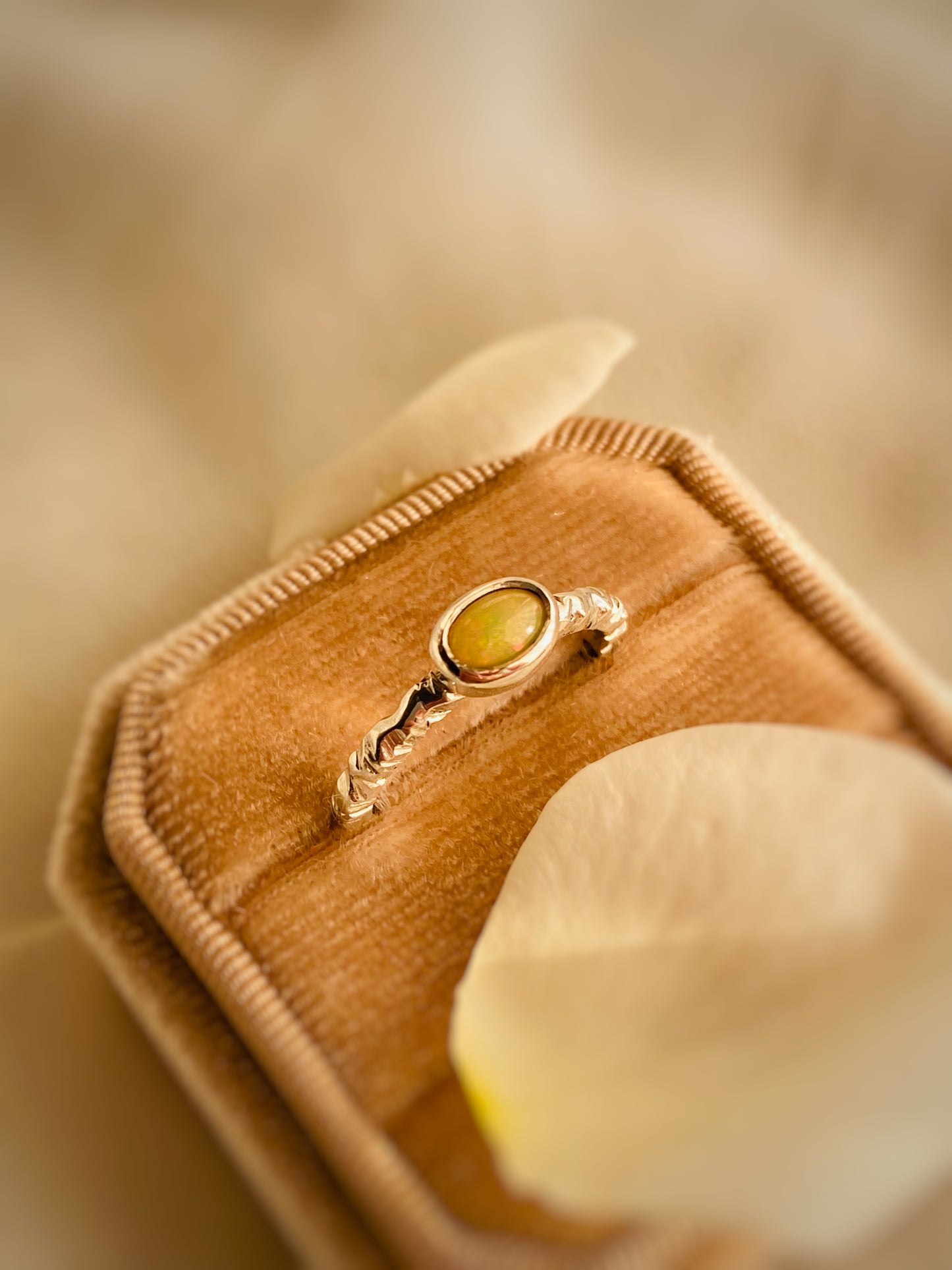 ANILLOS REFLEJOS CELESTIALES OPALO ETIOPE