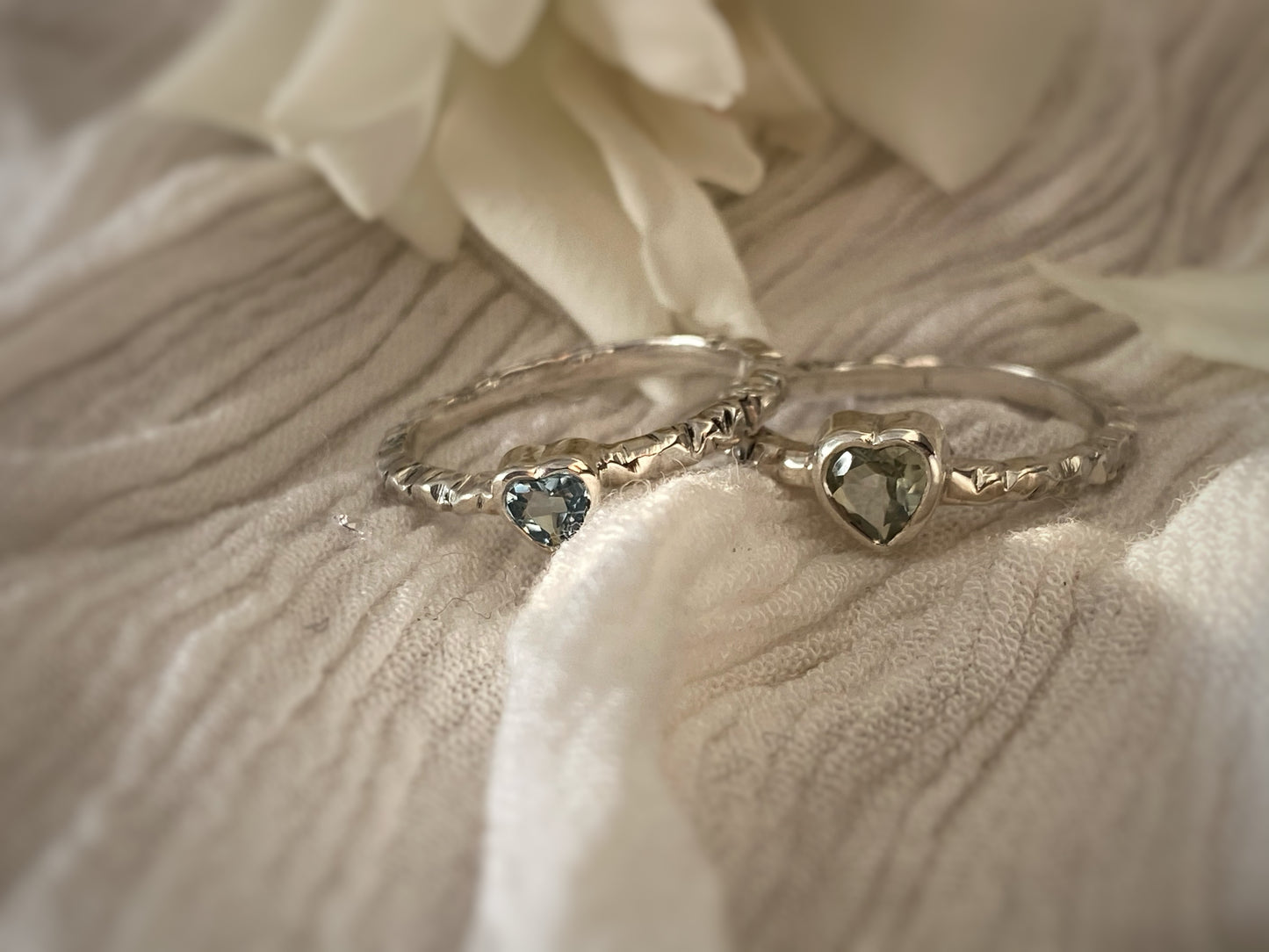 Anillo Reflejos Celestiales de Aguamarina