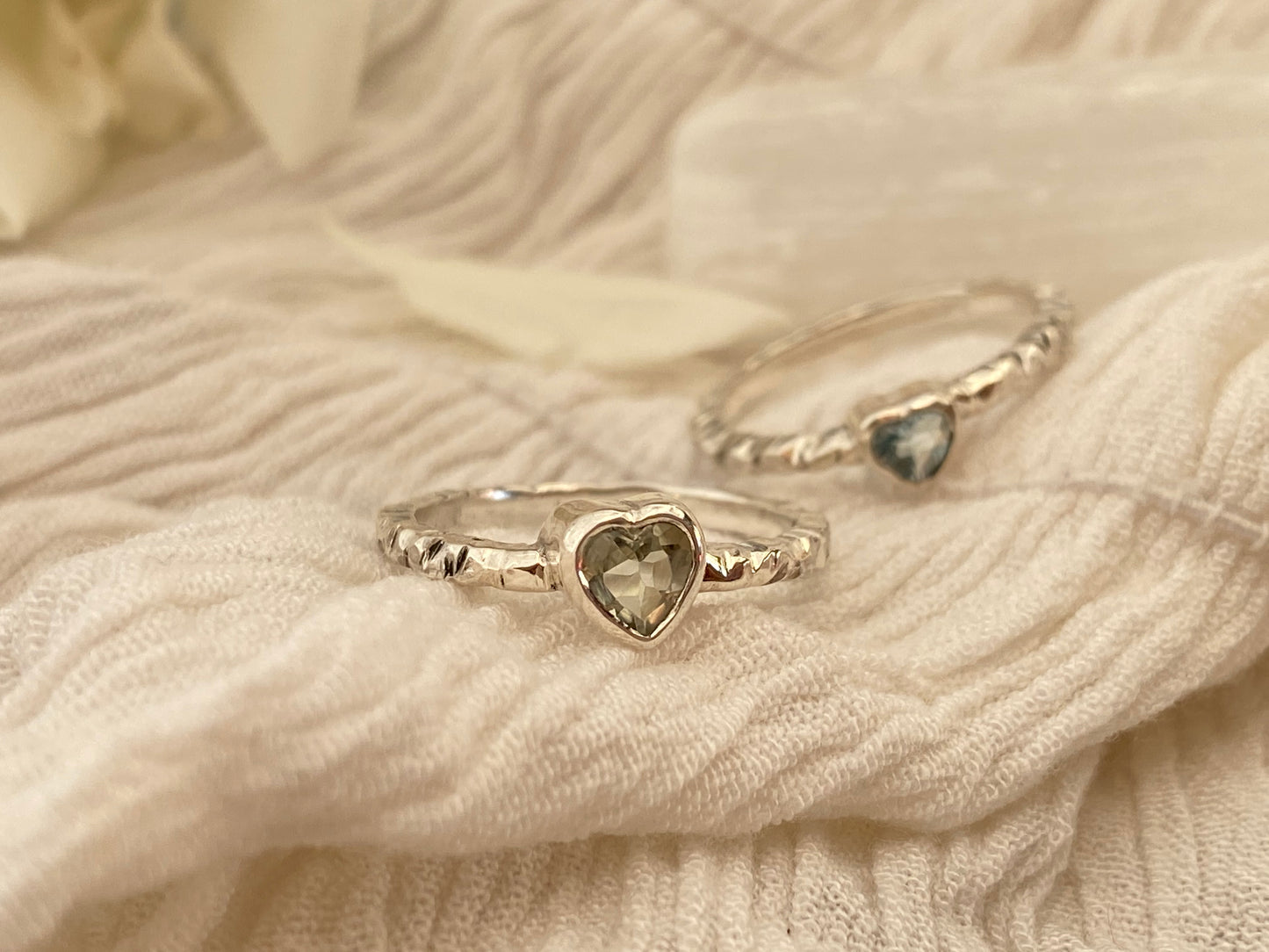 Anillo Reflejos Celestiales de Aguamarina