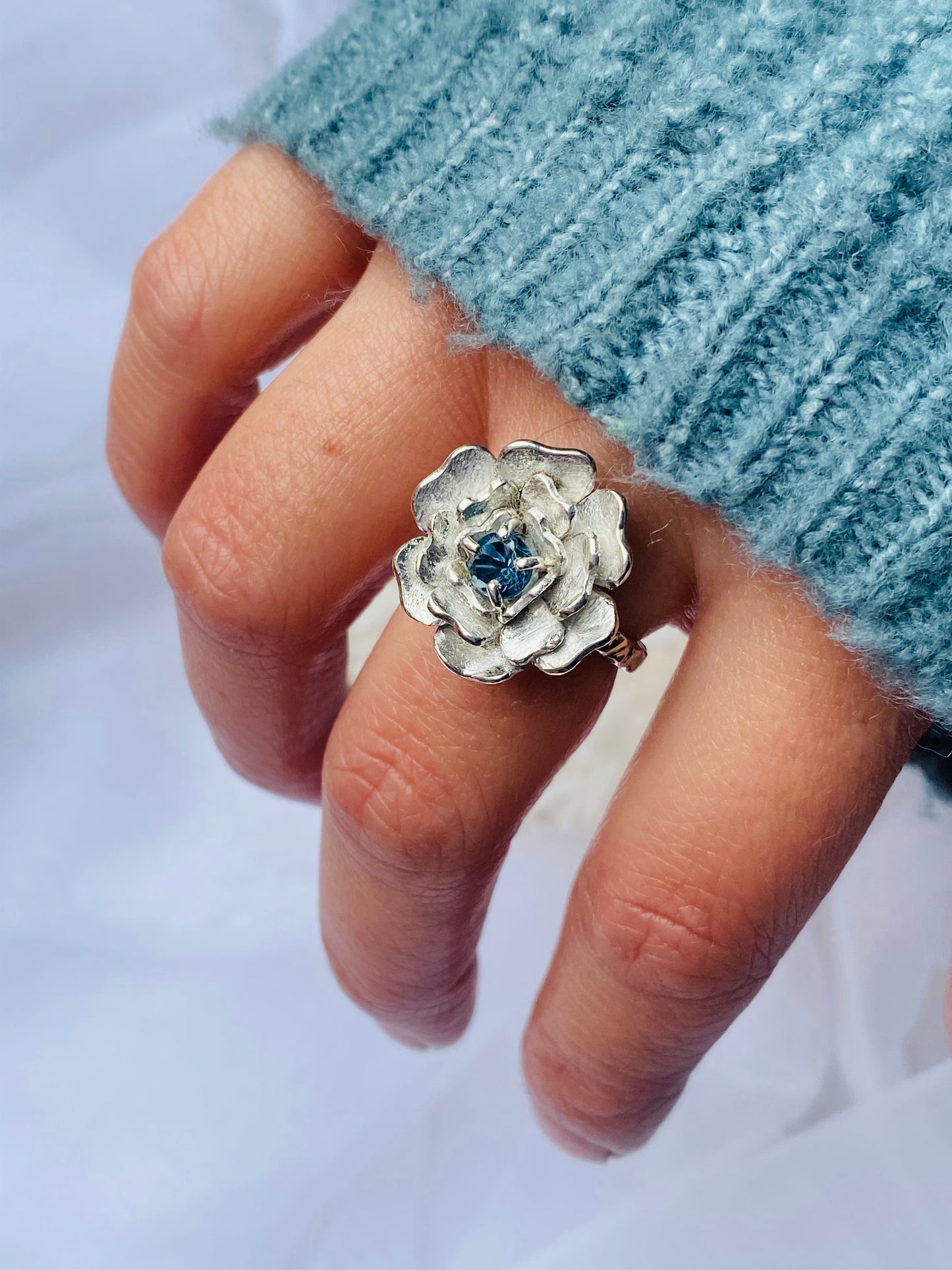 Anillo Rosé Escarchada Topacio London Blue