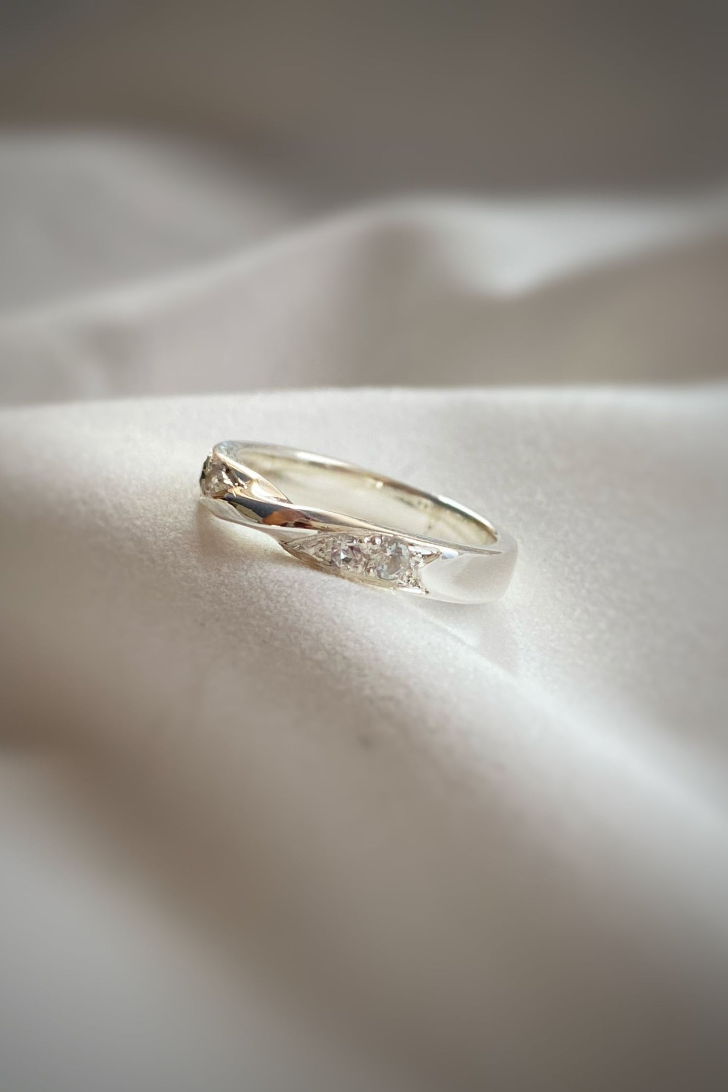 Anillo Twist Doble Aura Topacios