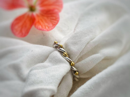 ANILLO ENTORCHADO "STÉFANOS" / ORO AMARILLO 18K