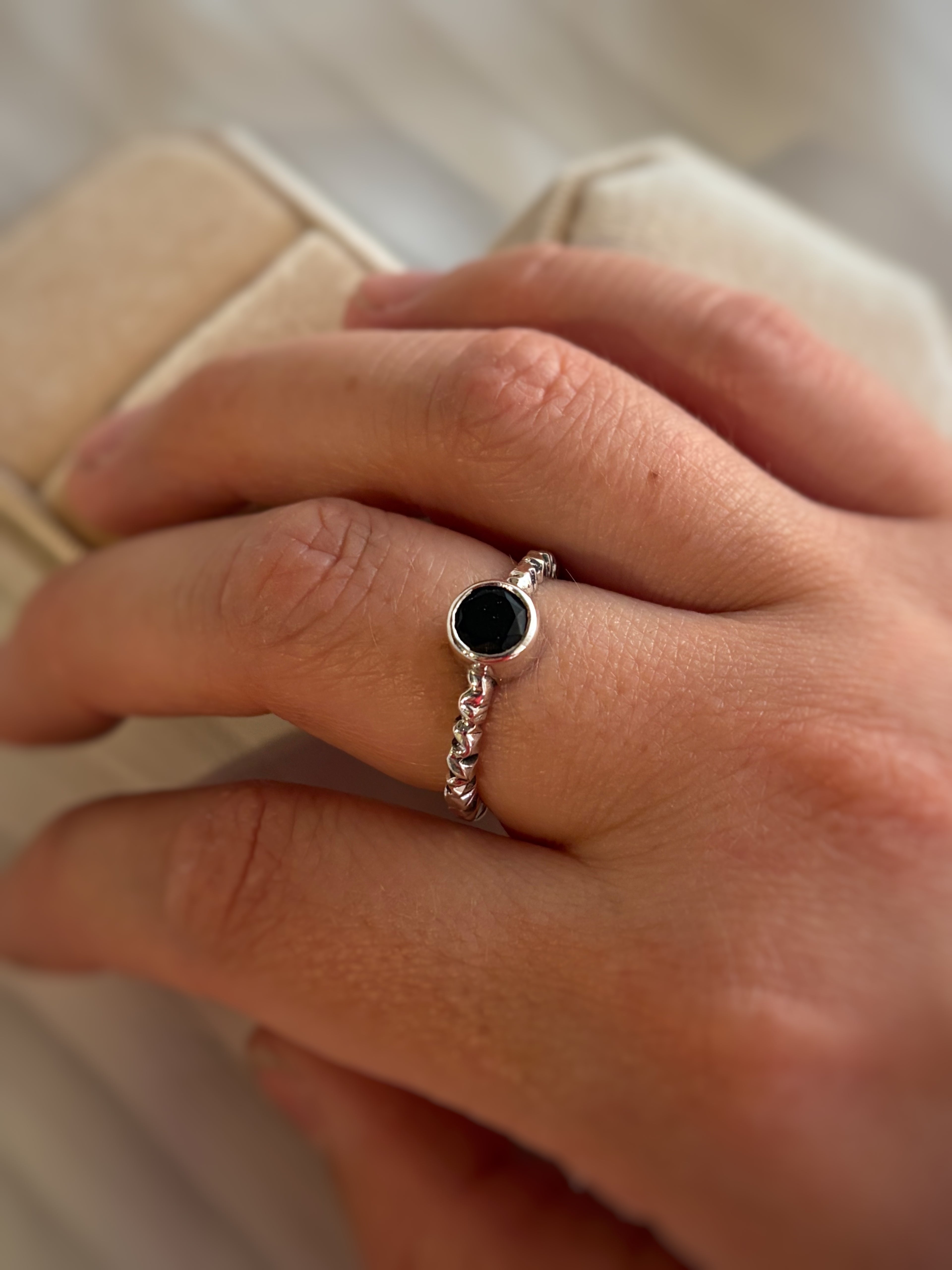 ANILLO REFLEJOS CELESTIALES ONIX