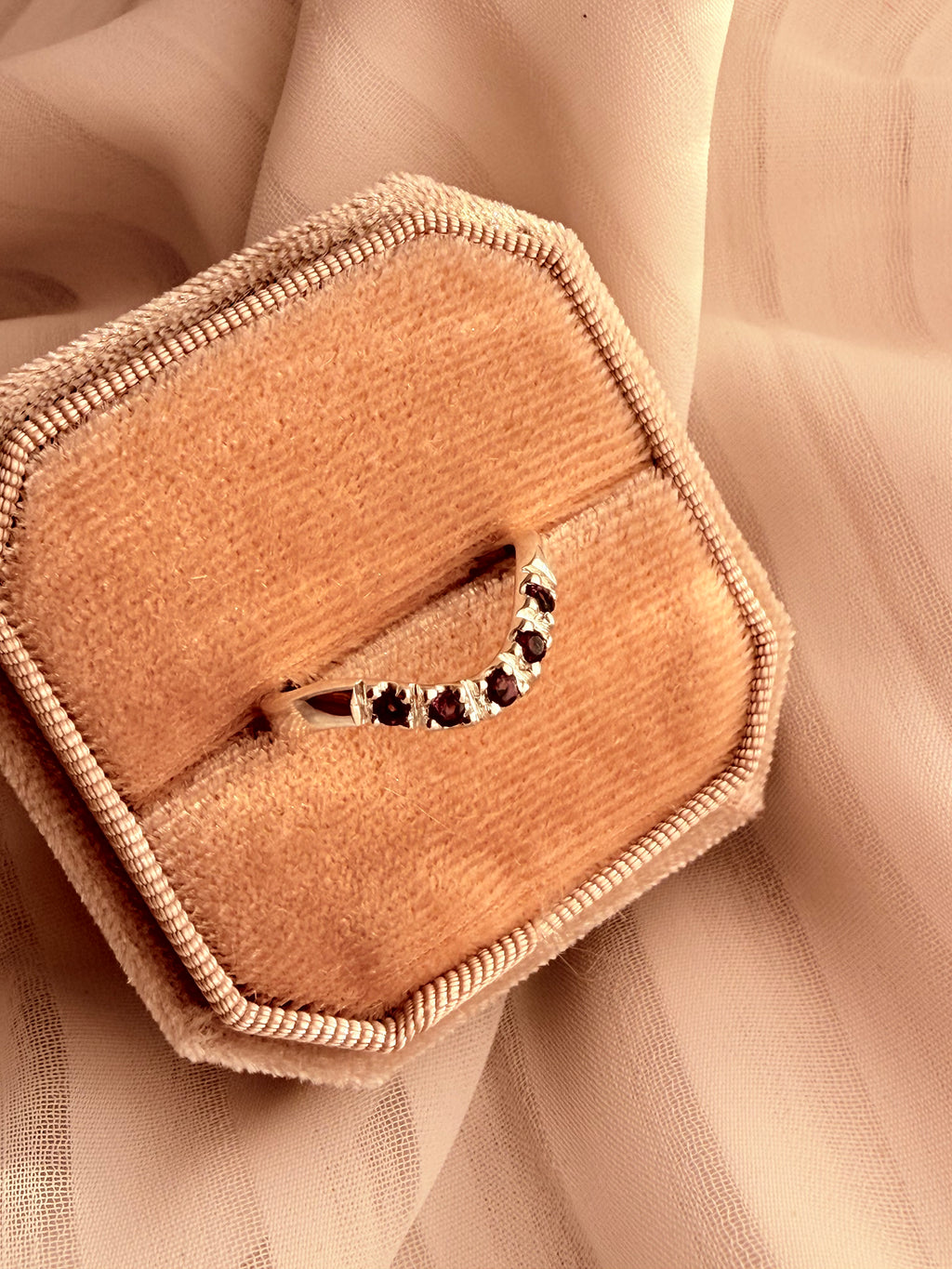 ANILLO LOVELY TWIST CINCO AMATISTAS