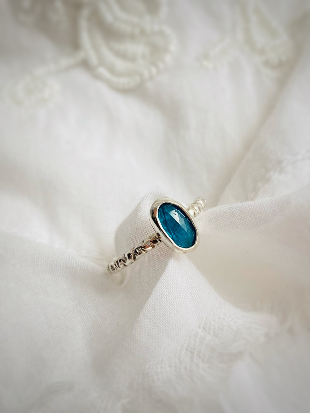 ANILLO REFLEJOS CELESTIALES APATITA