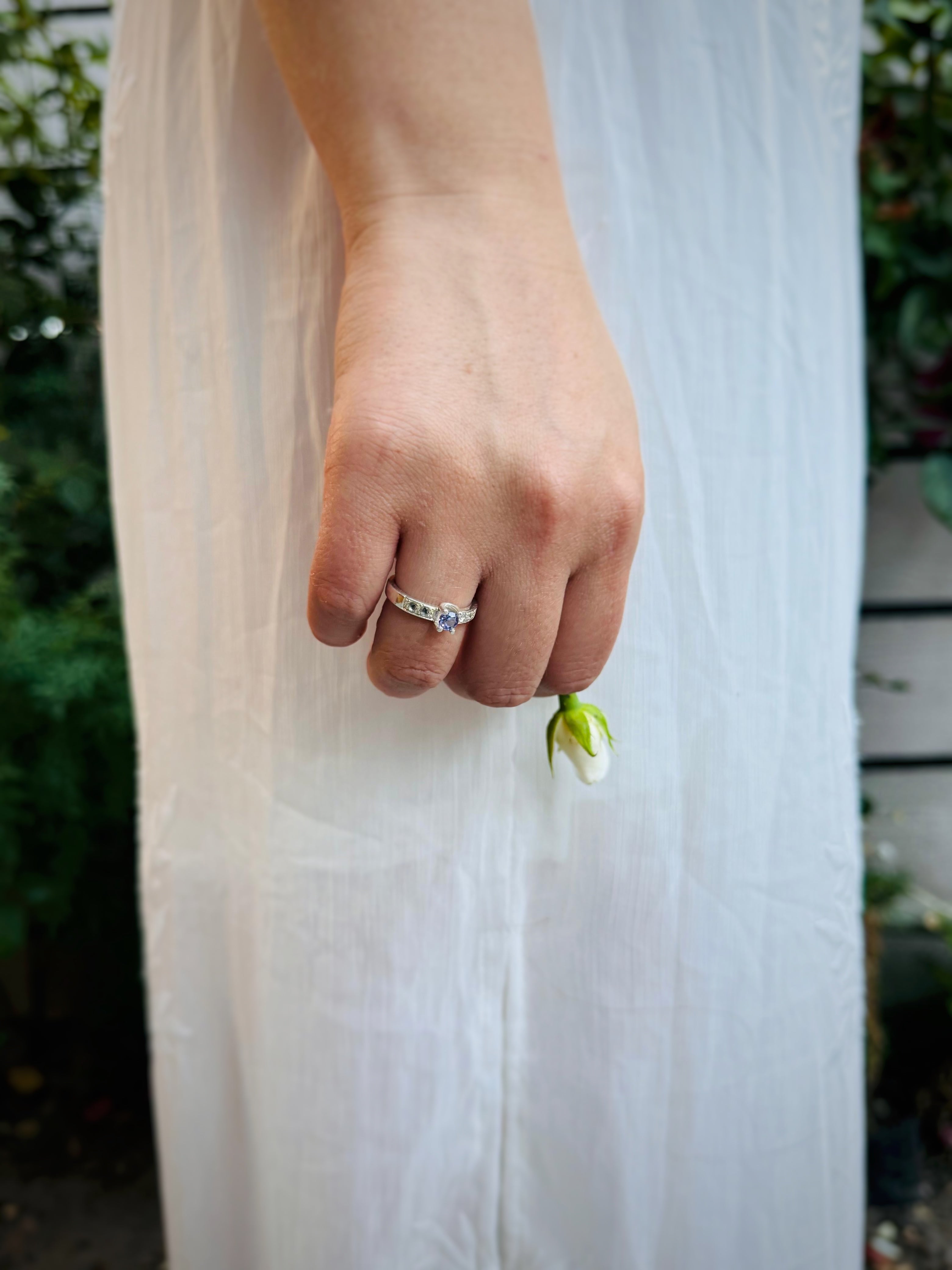 ANILLO "ATENEA" TANZANITA Y TOPACIOS TRANSPARENTES