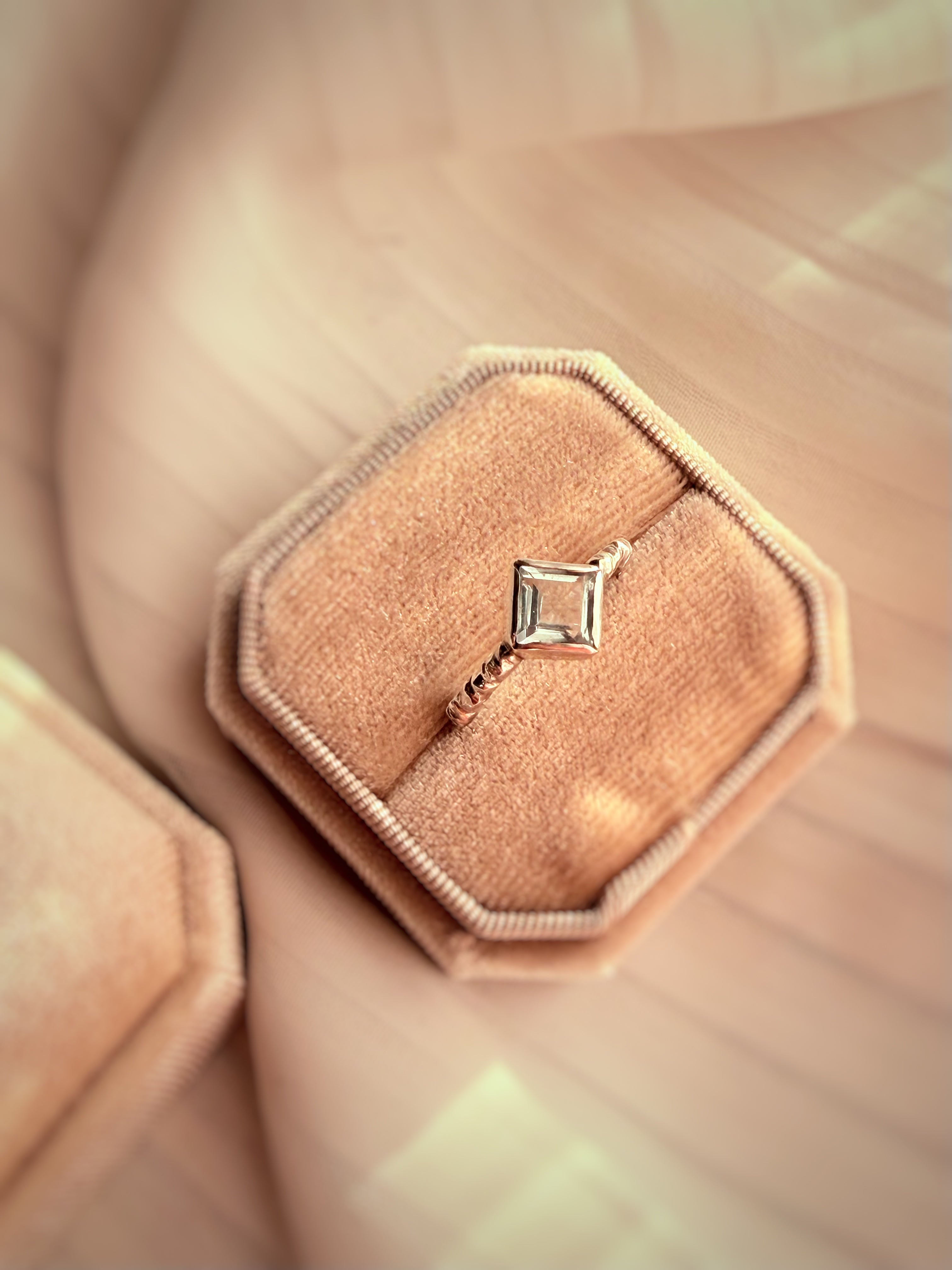 ANILLO REFLEJOS CELESTIALES TOPACIO CELESTE