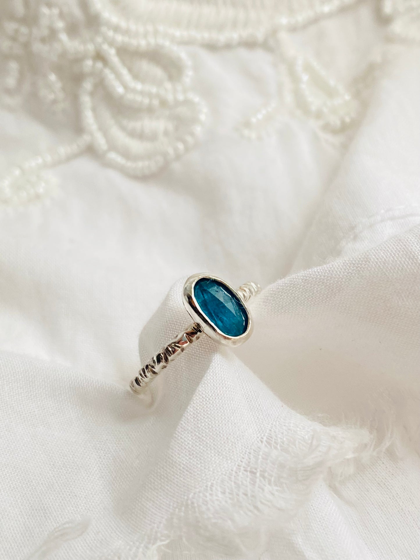 ANILLO REFLEJOS CELESTIALES APATITA