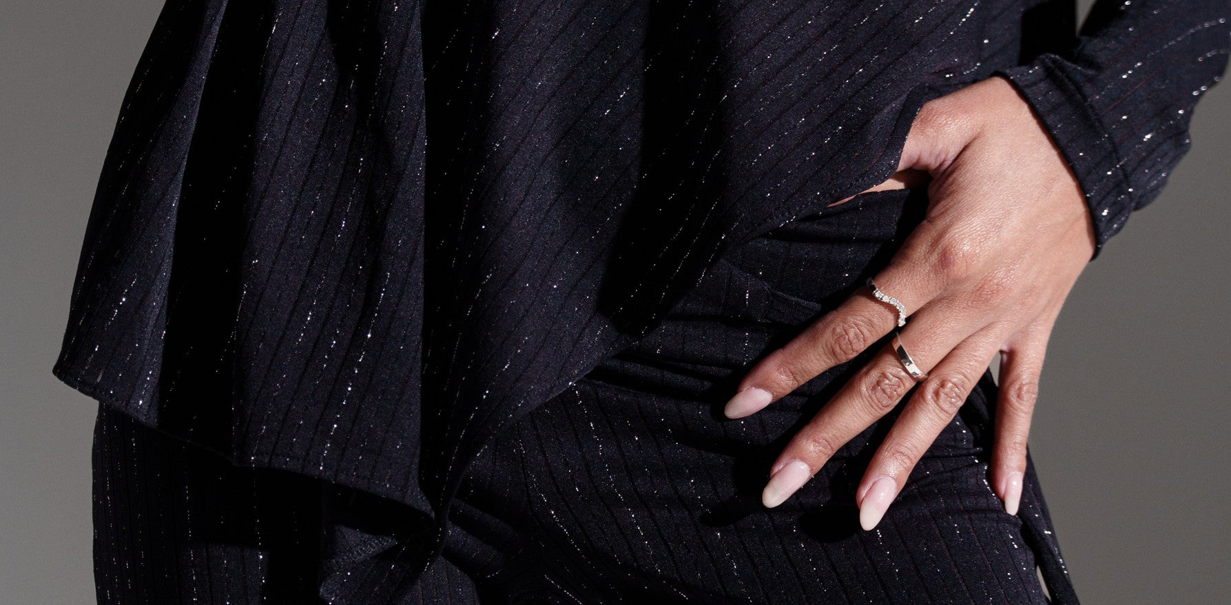 ANILLO LOVELY TWIST SIETE PIEDRAS LUNA