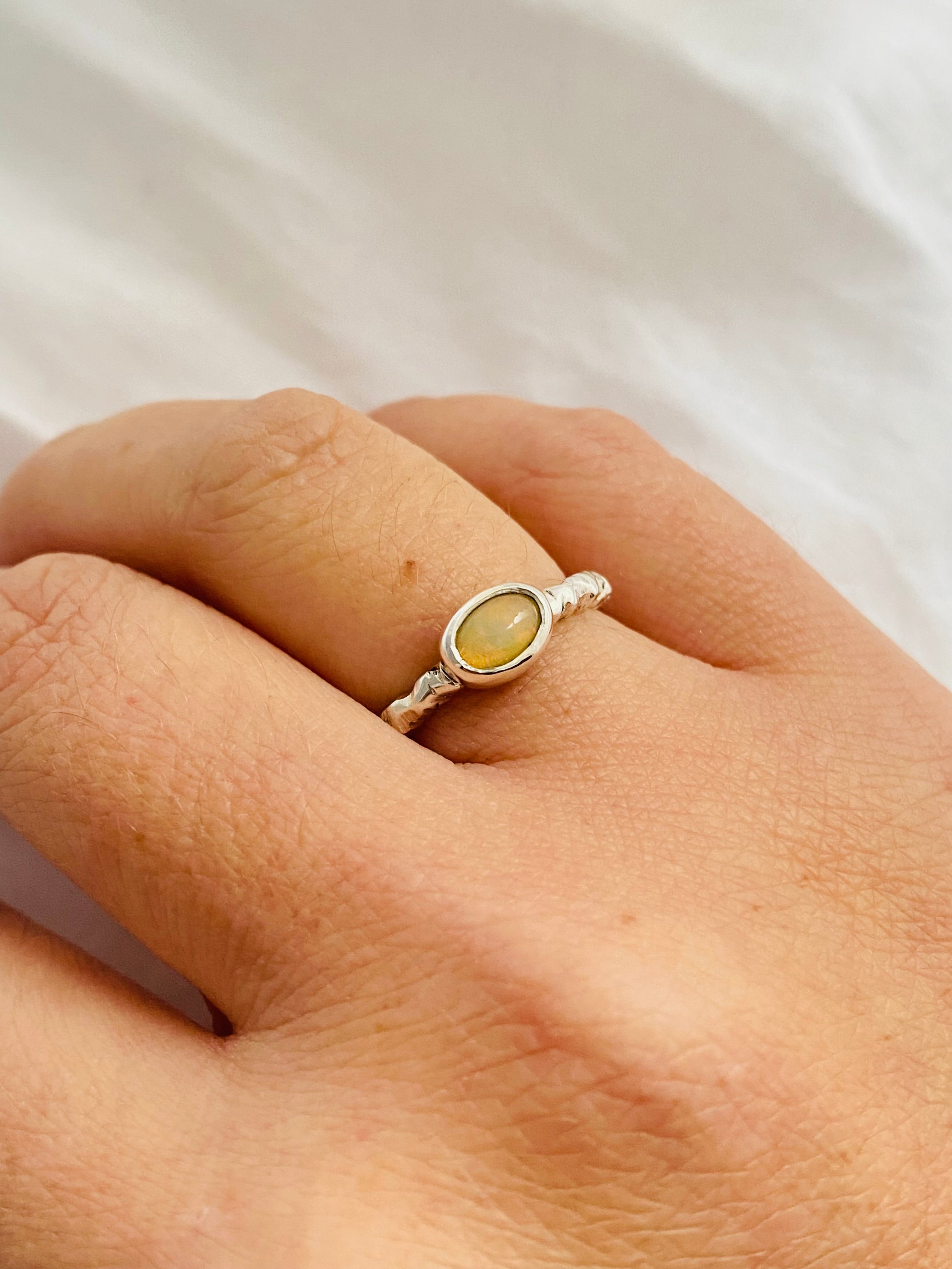 ANILLOS REFLEJOS CELESTIALES OPALO ETIOPE