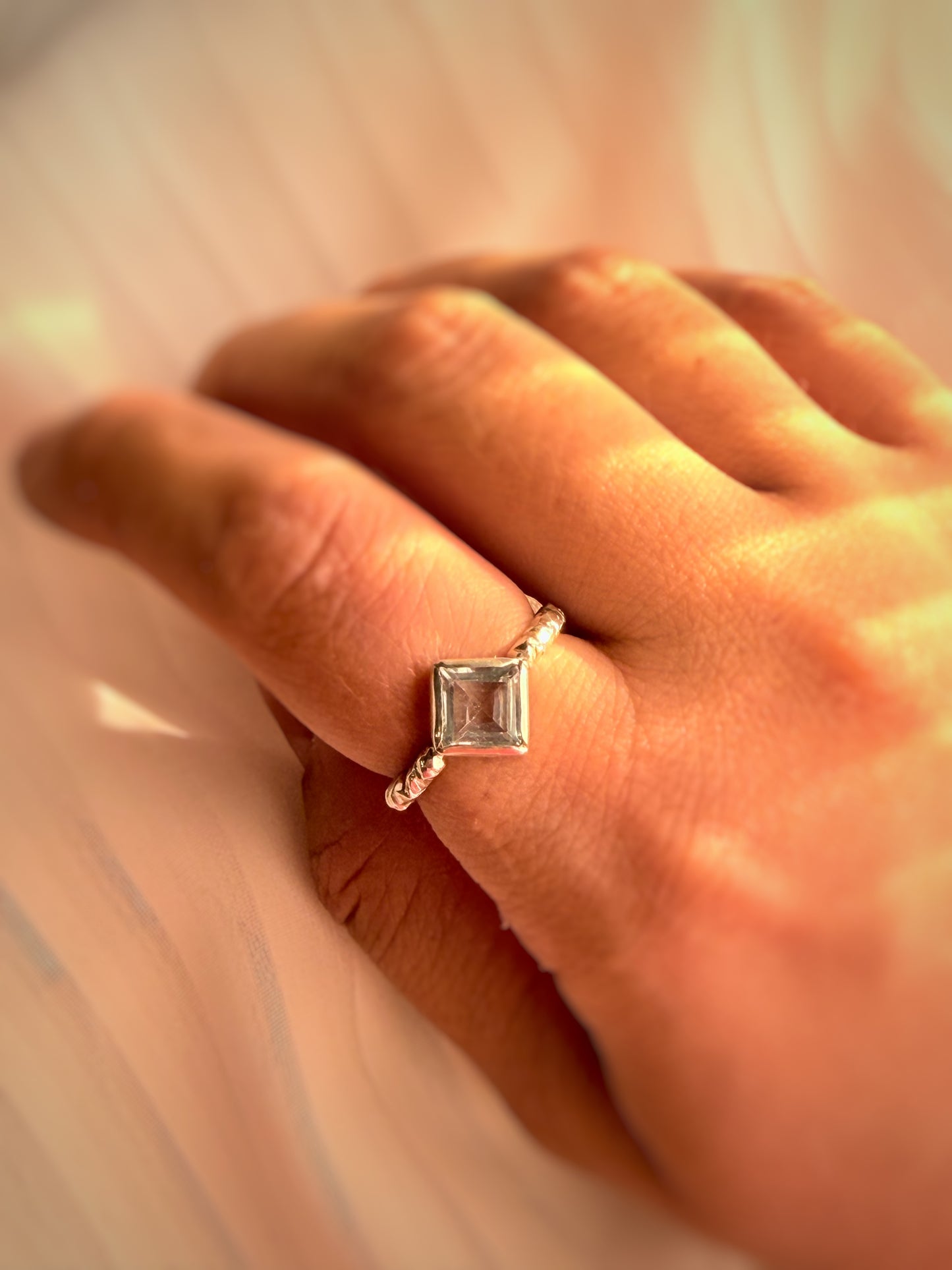 ANILLO REFLEJOS CELESTIALES TOPACIO CELESTE