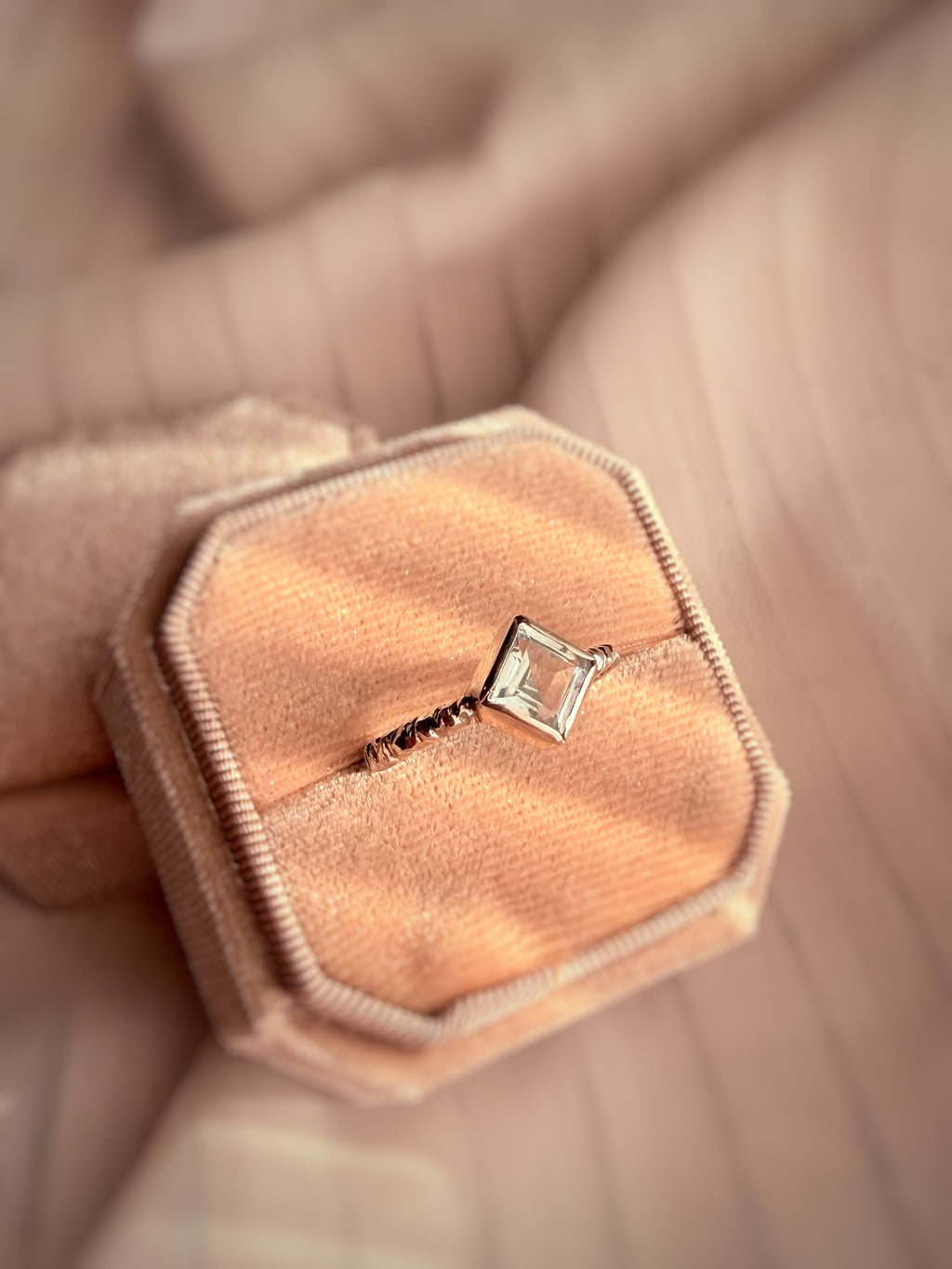 ANILLO REFLEJOS CELESTIALES TOPACIO CELESTE