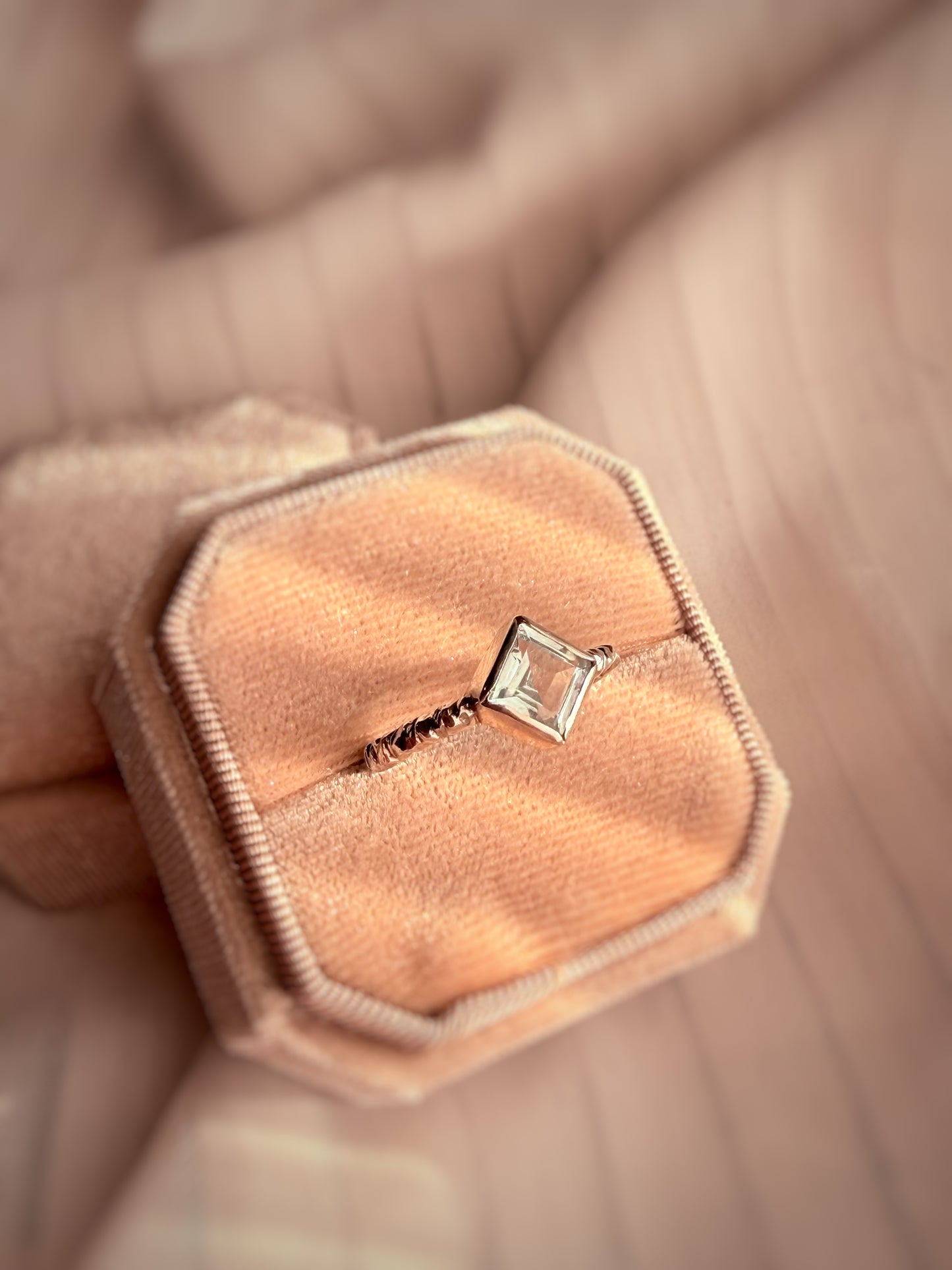 ANILLO REFLEJOS CELESTIALES TOPACIO CELESTE