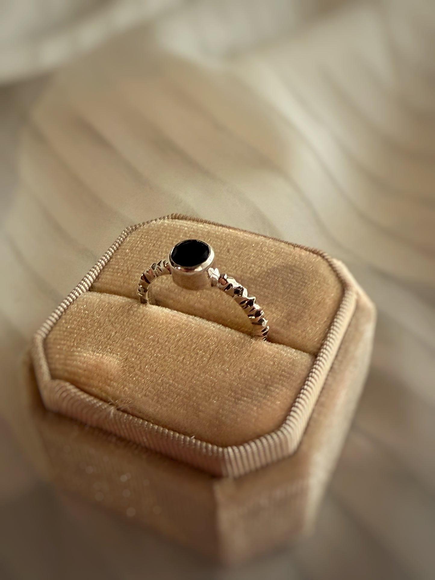 ANILLO REFLEJOS CELESTIALES ONIX