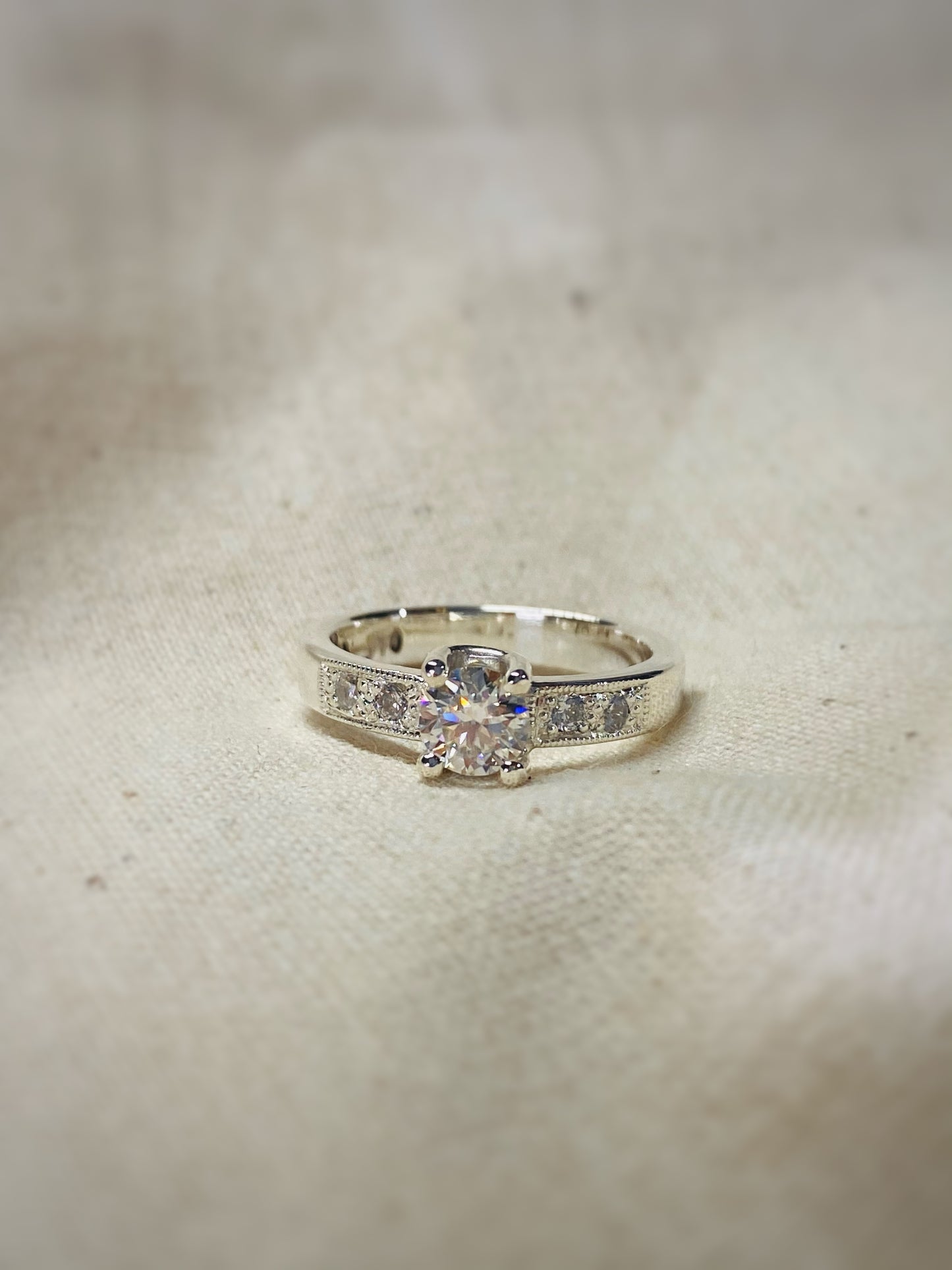 ANILLO ENCANTO DOBLE MOISSANITA