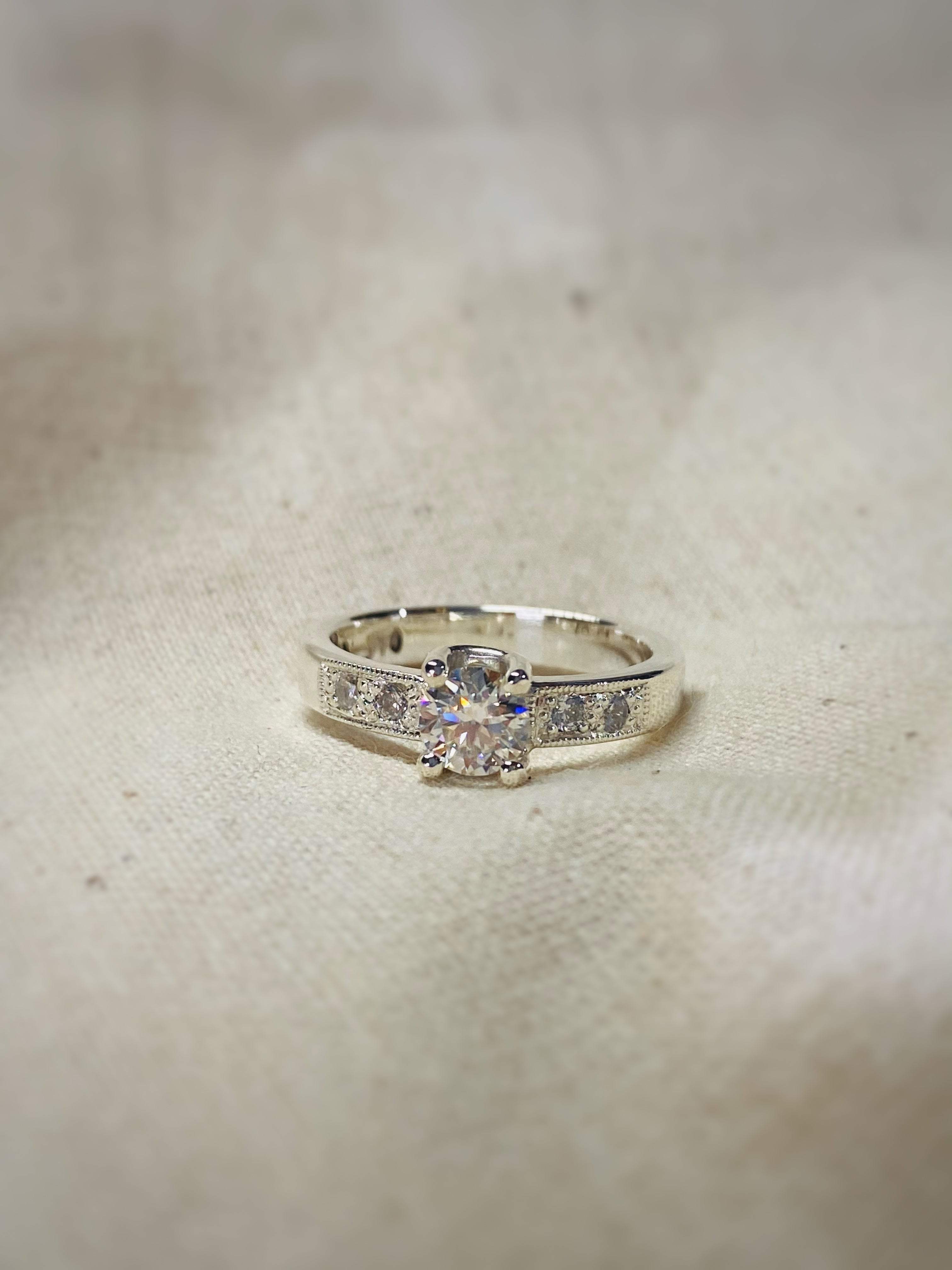 ANILLO ENCANTO DOBLE MOISSANITA