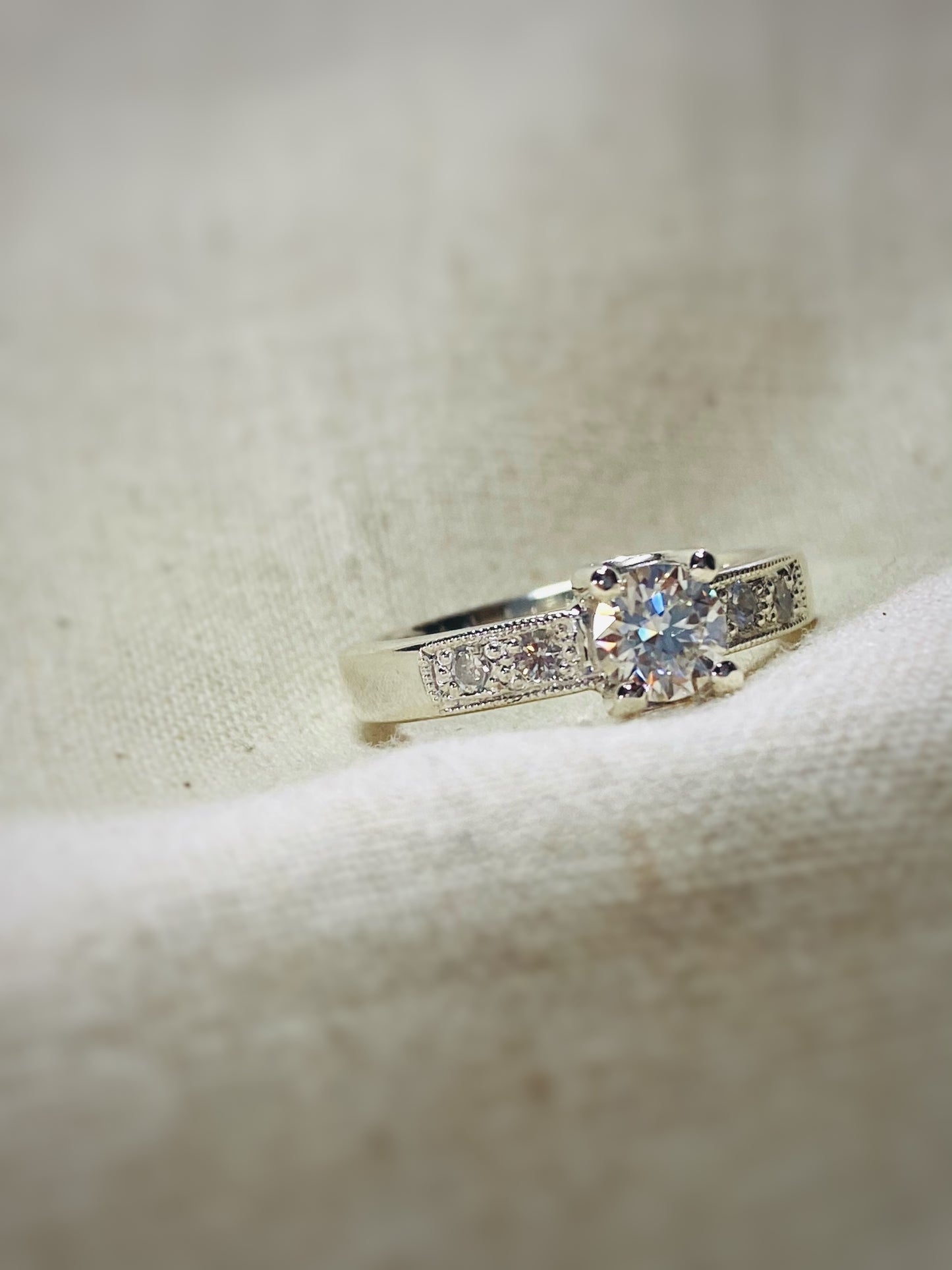 ANILLO ENCANTO DOBLE MOISSANITA