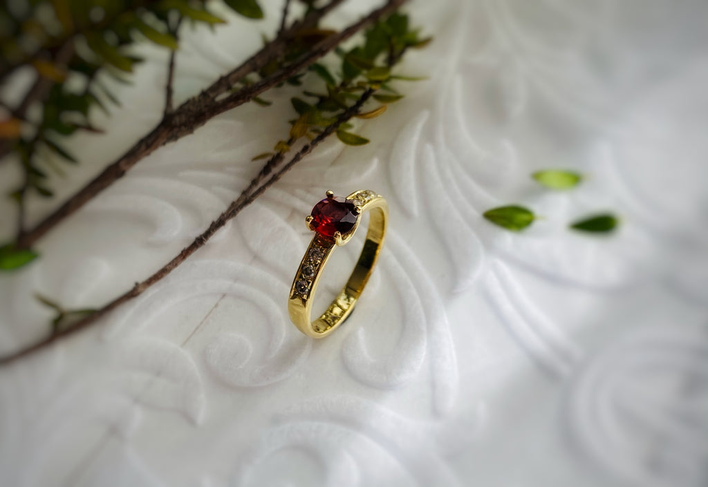 Anillo "Atenea" Romanticismo Granate