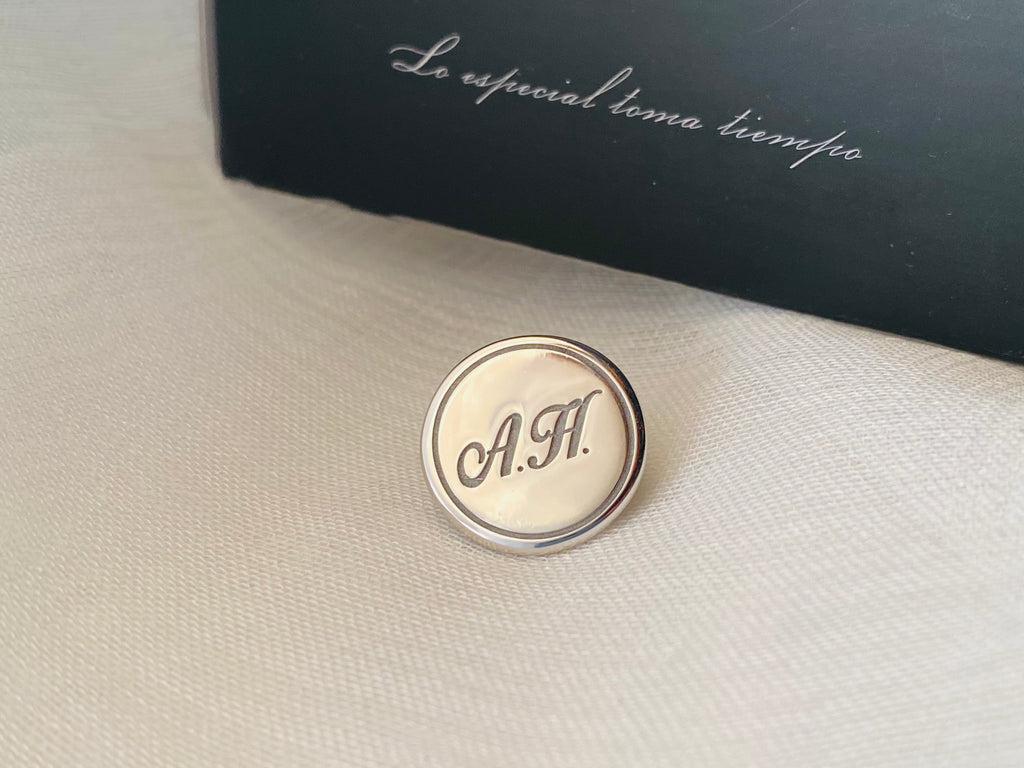PIN SOLAPA TRAJE