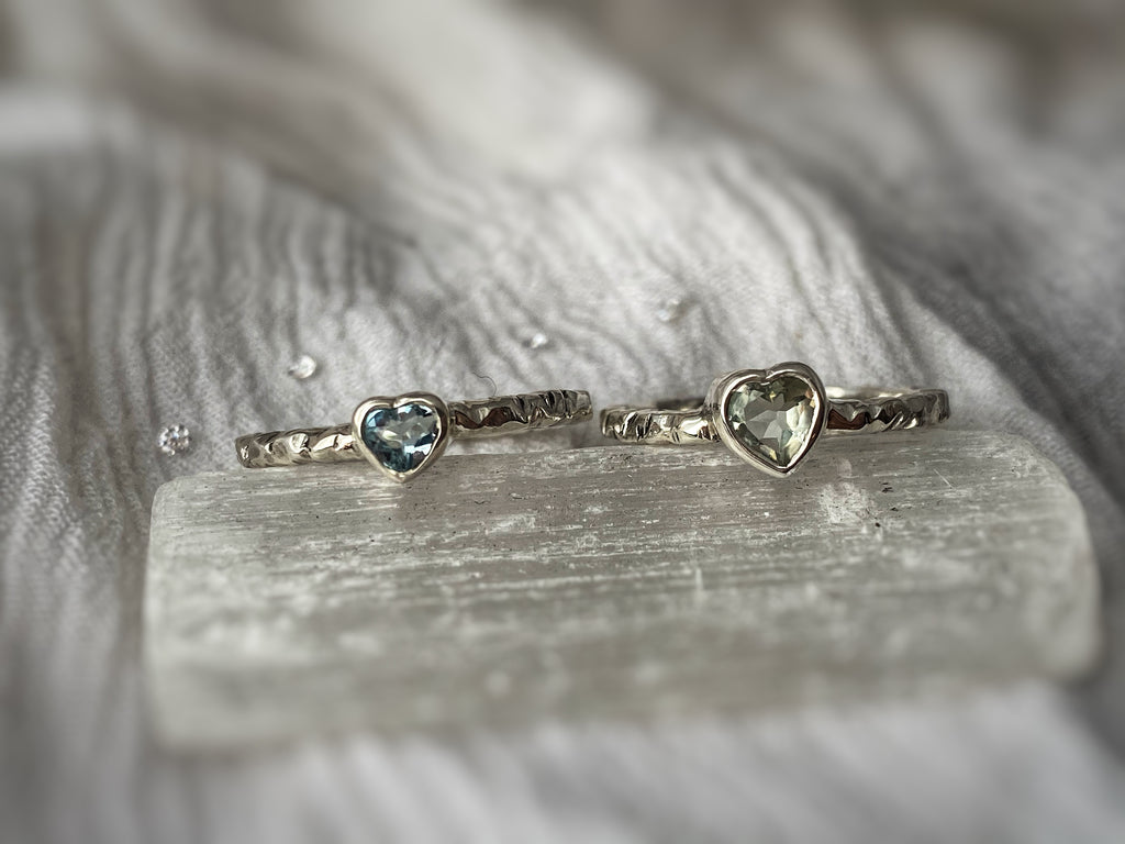 Anillo Reflejos Celestiales de Aguamarina