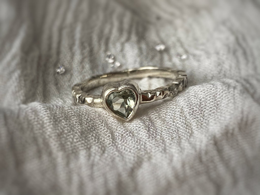 ANILLO REFLEJOS CELESTIALES TURMALINA VERDE