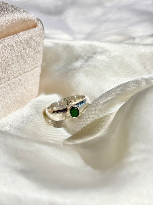 ANILLO SOBERANA RAÍZ DE ESMERALDA