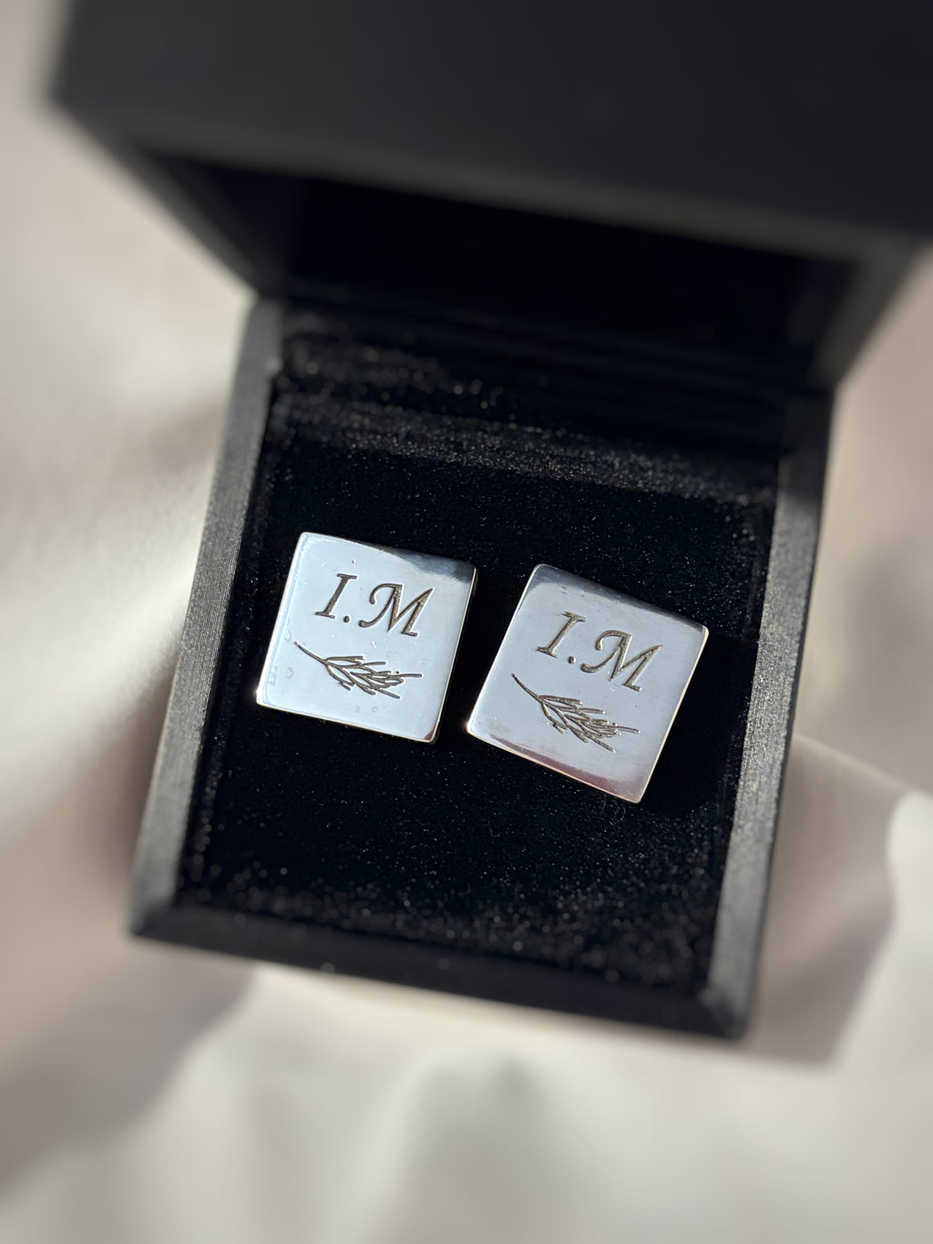 COLLERAS PERSONALIZADAS CUADRADAS INICIALES/MECANISMO CADENAS (copia)