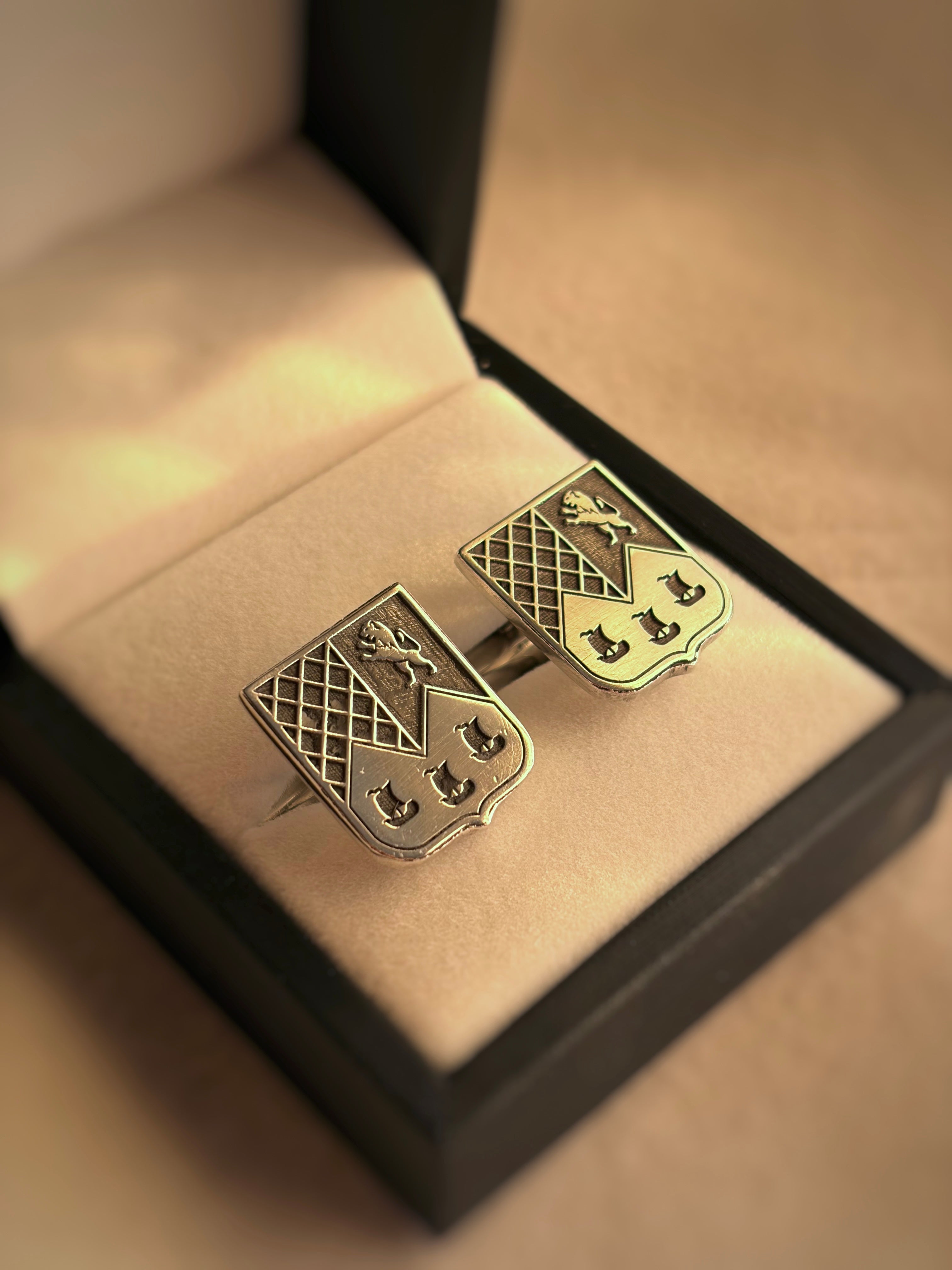 COLLERAS PERSONALIZADAS ESCUDO/MECANISMO U
