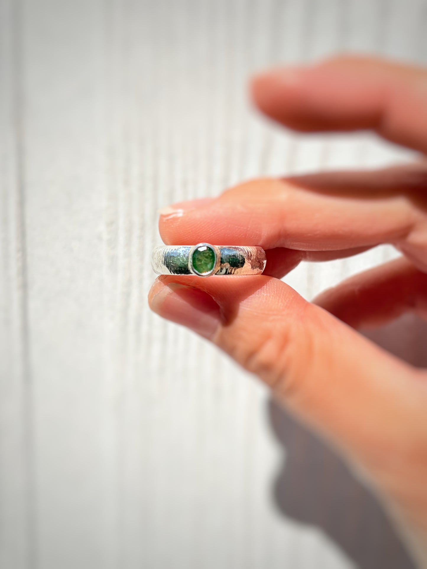 ANILLO SOBERANA RAÍZ DE ESMERALDA