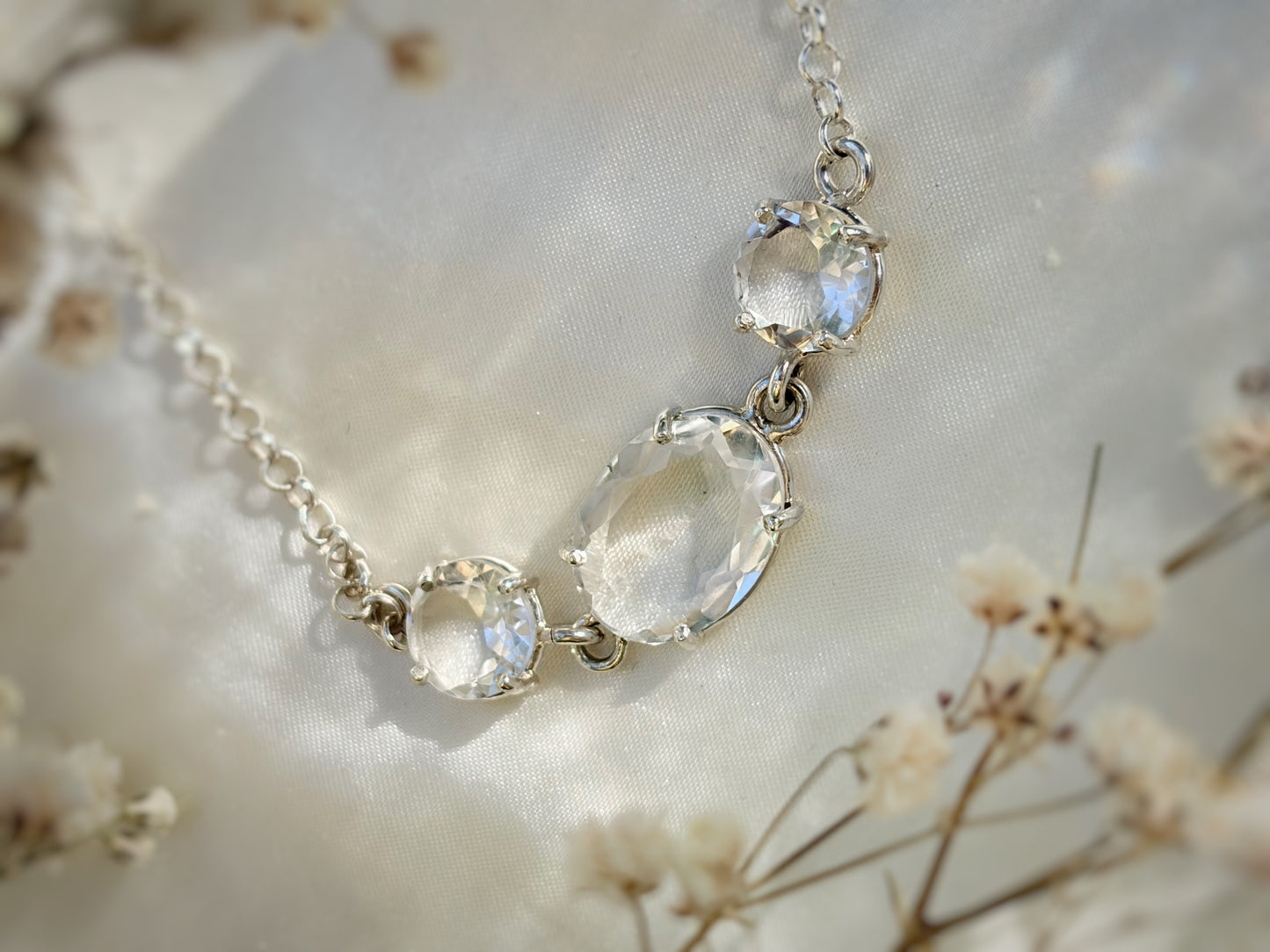 COLLAR TRIADA LUZ CUARZO CRISTAL