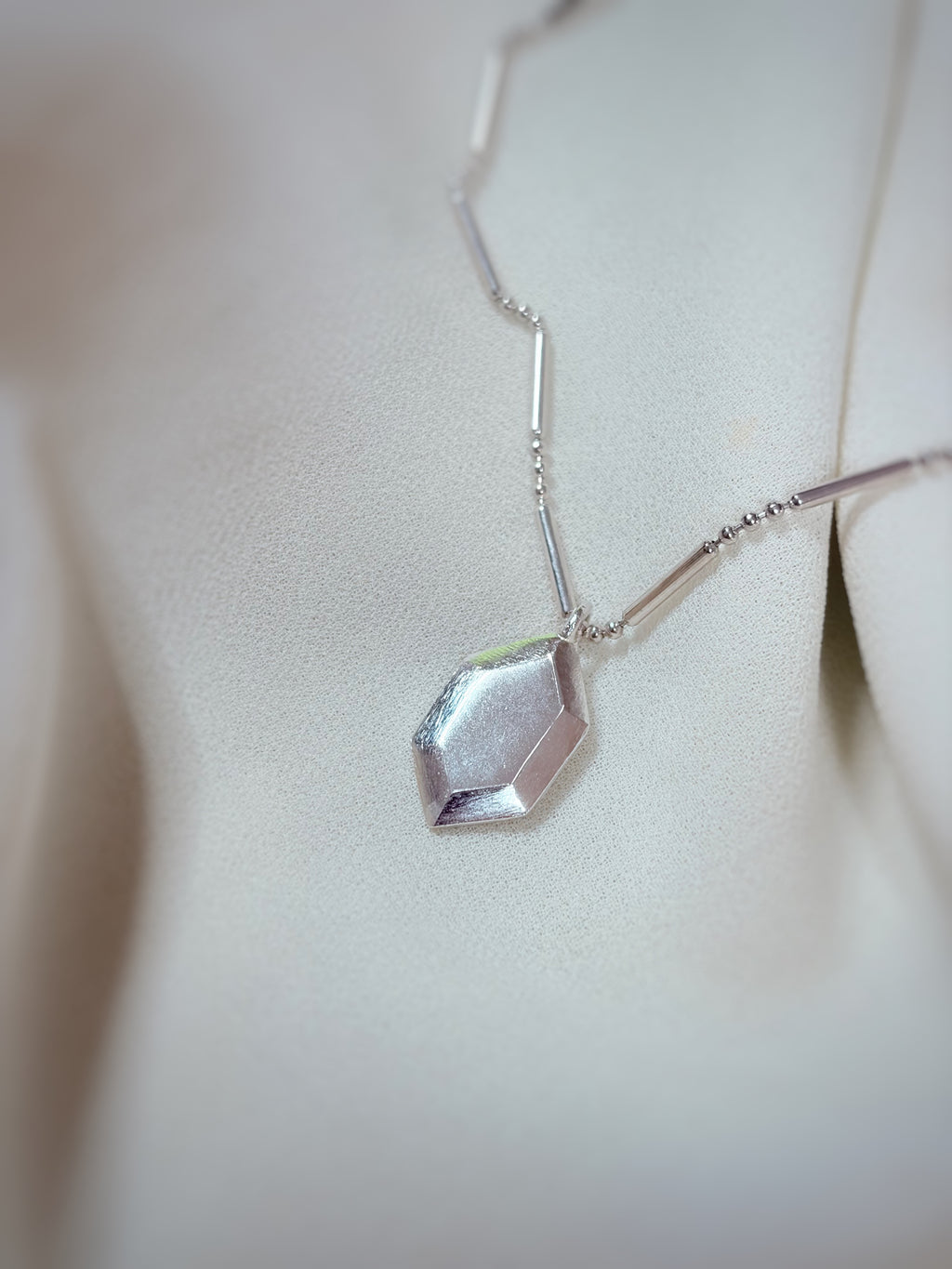 COLGANTE LUMINARA GEMA HEXAGONAL