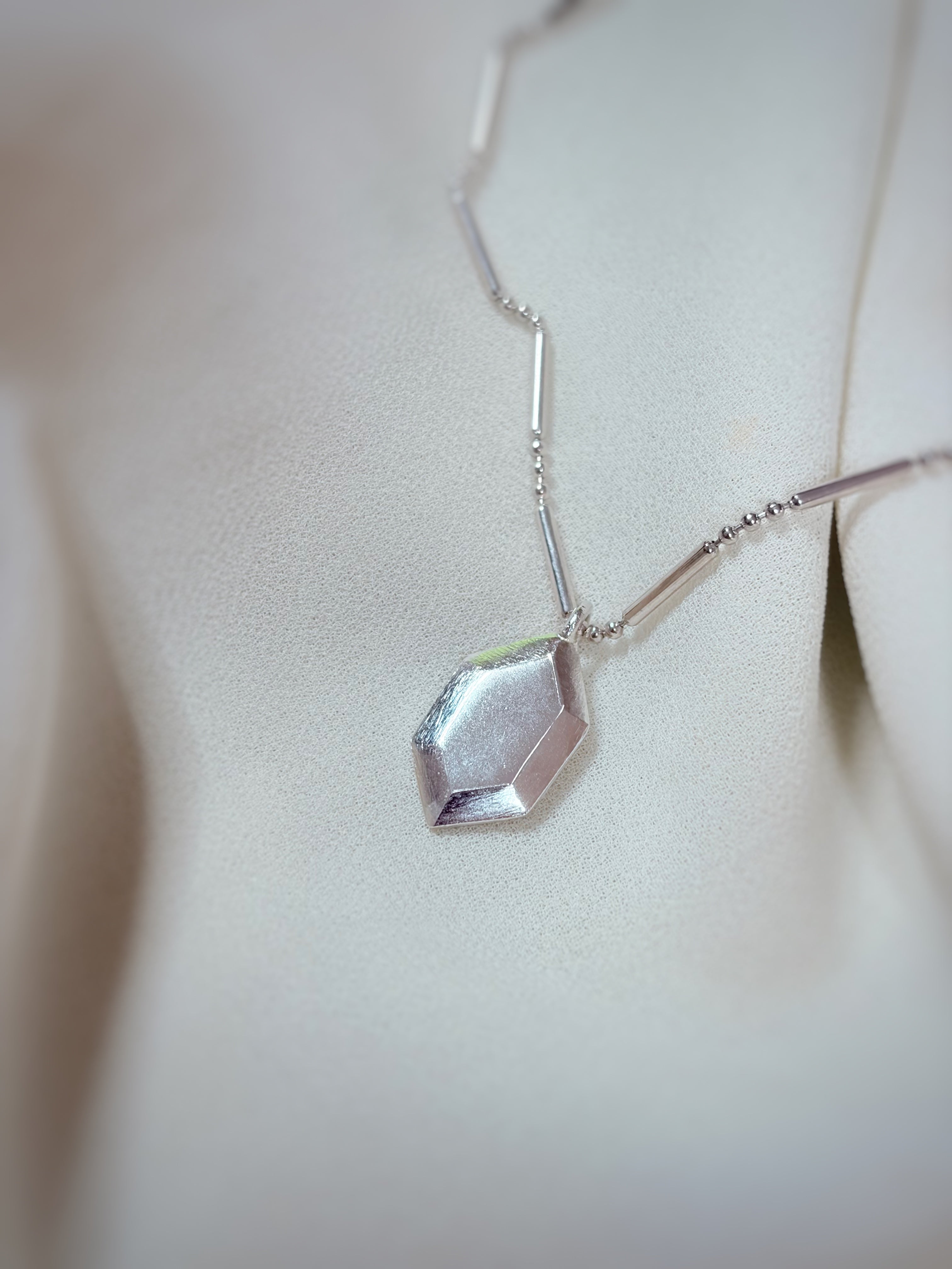 COLGANTE LUMINARA GEMA HEXAGONAL