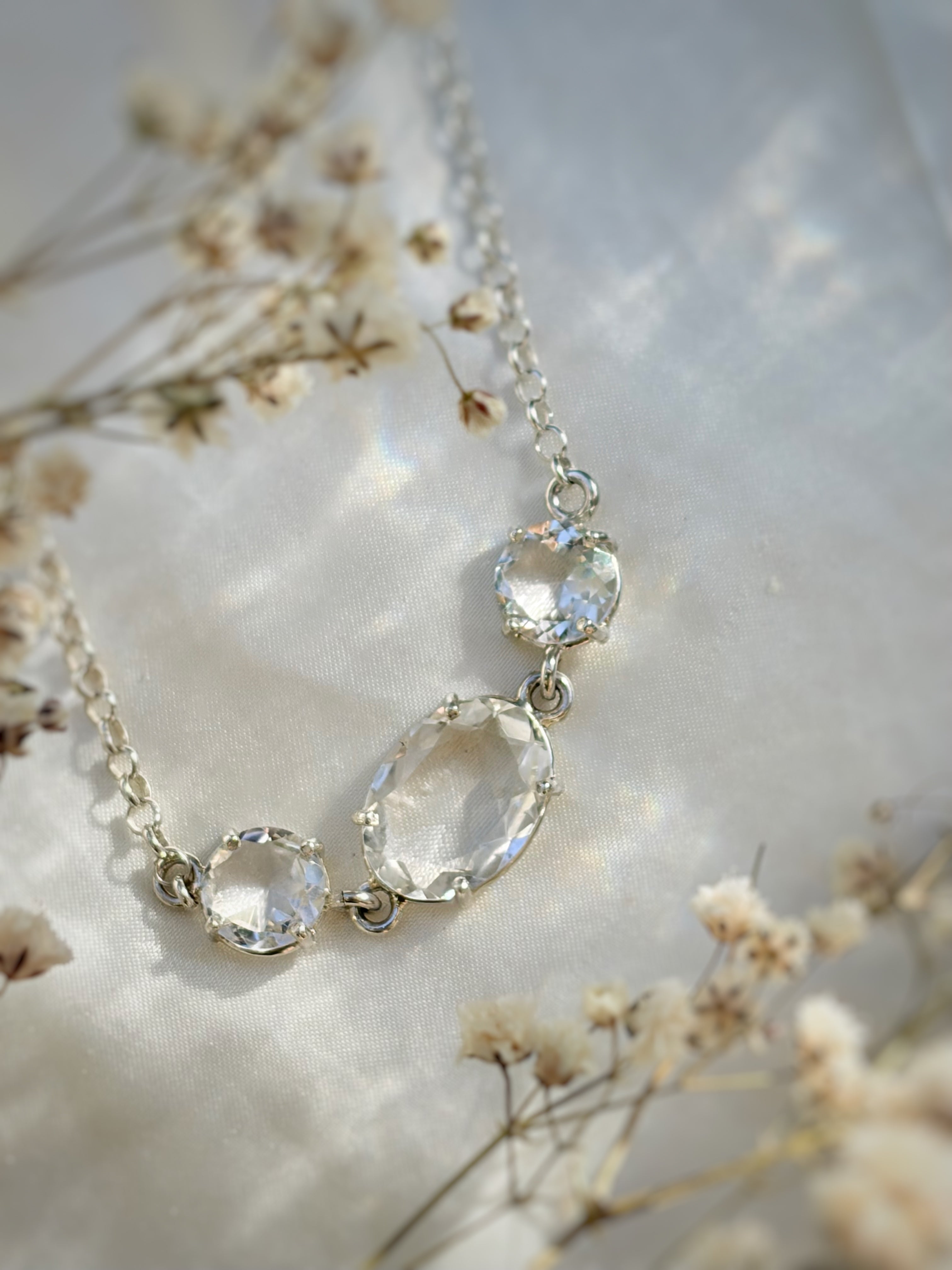COLLAR TRIADA LUZ CUARZO CRISTAL