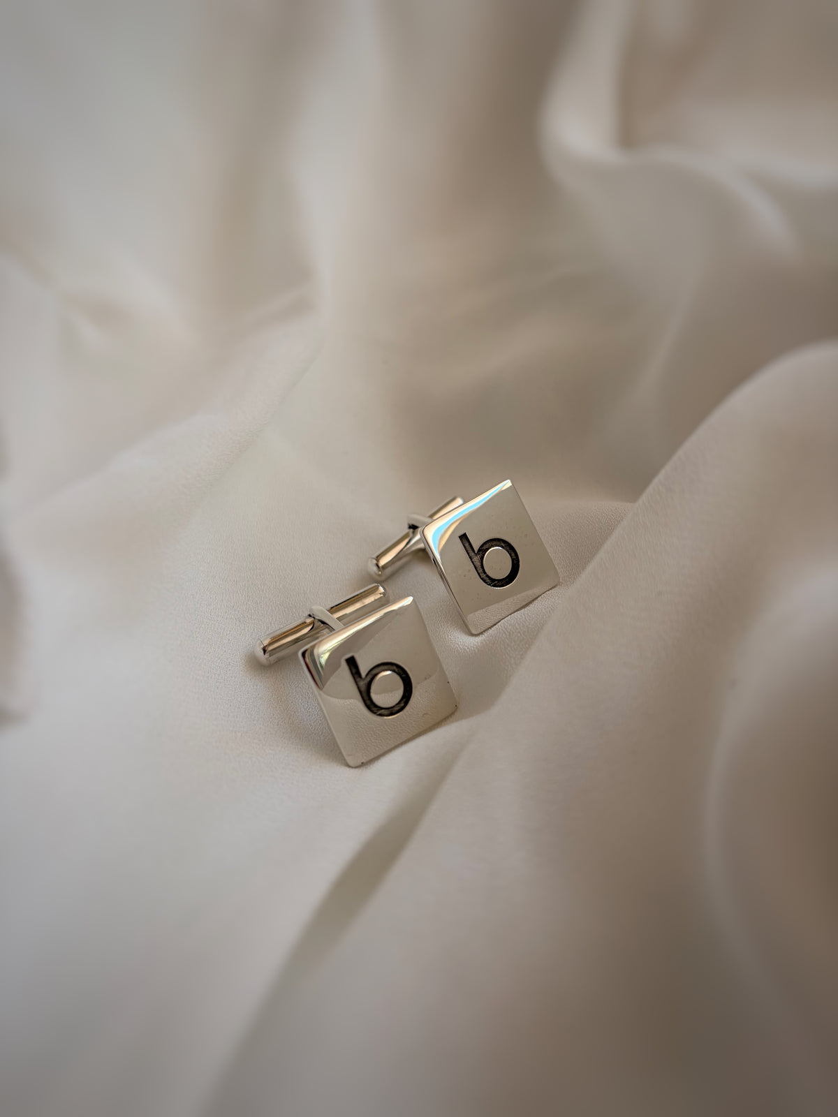 COLLERAS PERSONALIZADAS CUADRADAS INICIALES/MECANISMO CADENAS