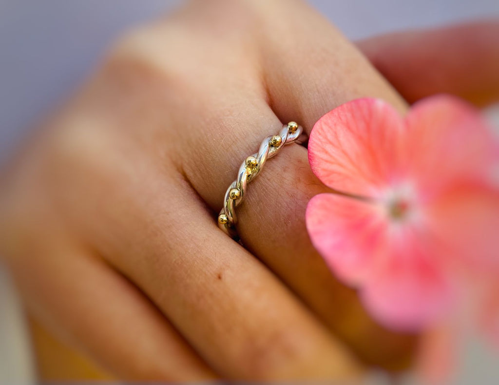 ANILLO ENTORCHADO "STÉFANOS" / ORO AMARILLO 18K